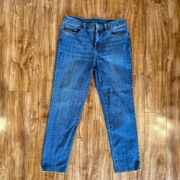 CHICOS Women’s Blue Girlfriend So Slimming Slim Ankle Jeans Size 0.5 (6) - Picture 2 of 13